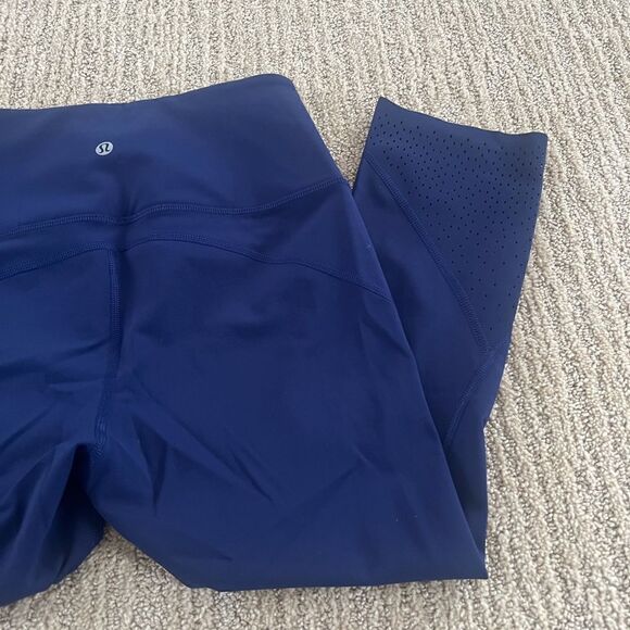Lululemon Blue Patterened Bottoms Cropped 21” Leggings - Picture 8 of 8